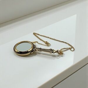 Vintage Ornate Antique Gold Tone Handheld Magnifying Glass Necklace